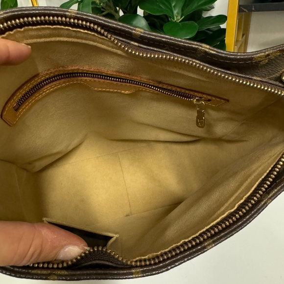 JR12154 Louis Vuitton Monogram Looping GM - Picture 6 of 8